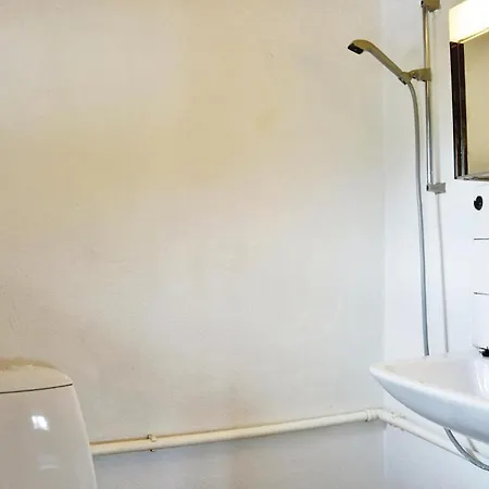 2 Bedroom Beautiful In Hvide Sande 펜션 *